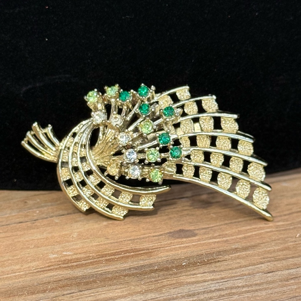 Vintage 50's Leaf Floral Elegant Faceted Glass Rhinestones Gold Tone Brooch
